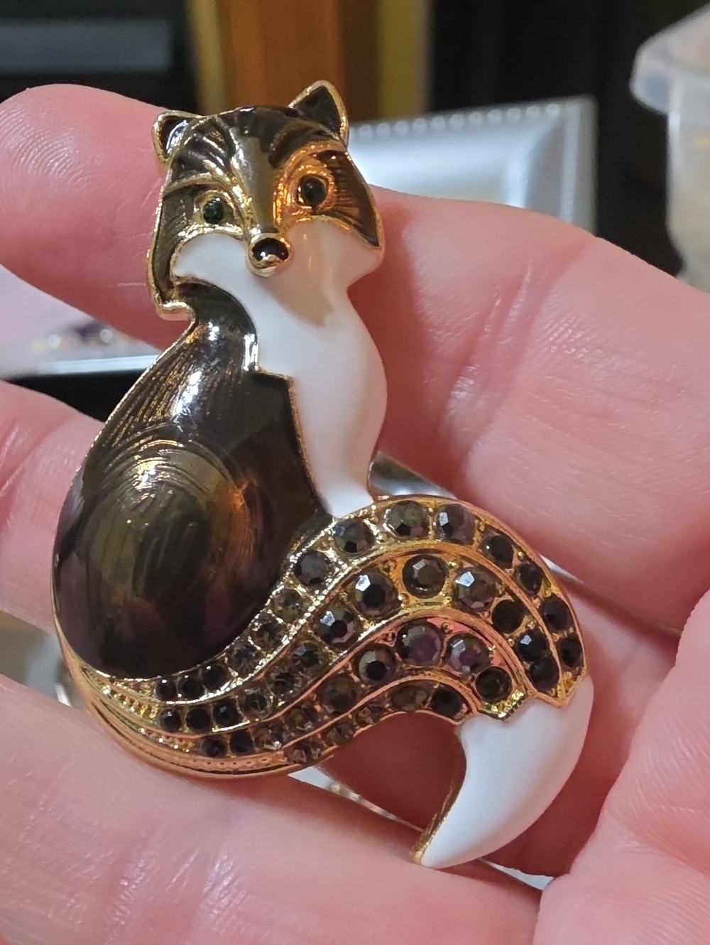 A37- Sly Fox Brooch with Black Gem Accents